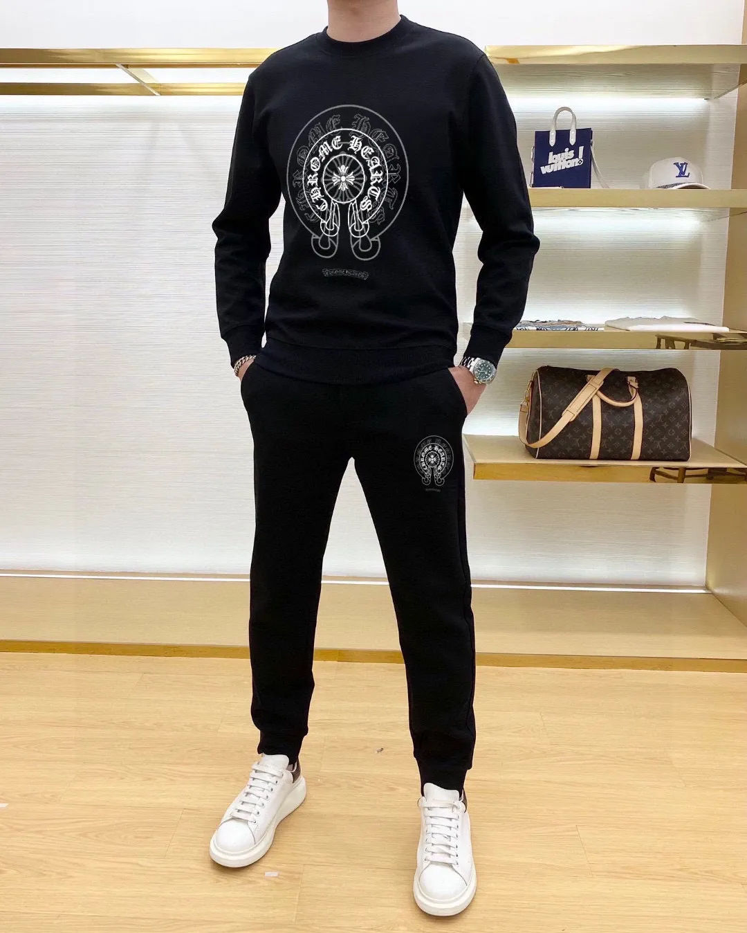 🅿️380 straight [ChampionHearts] (Fat Man Gospel) popular set is coming. Focus on the original version of the official website. 2025 new popular sweatshirt set. The original order is the best. 🇭🇰The meticulous work of top designers. It has a fitting and perfect upper body effect. 100% natural high-quality Roman cotton, close-fitting comfort, noble and elegant! Original hardware embodies elegance and nobility! Counter size: M-5XL (maximum wear up to 220 pounds)